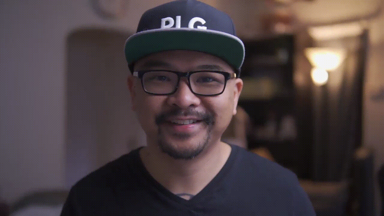 Ramli John holding up a sticky note saying you are doing great